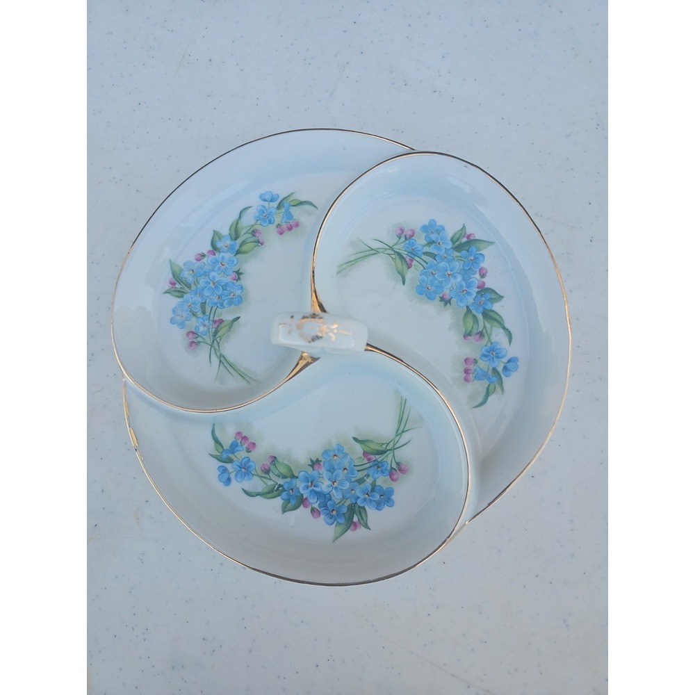 1950s SAJI FANCY FINE CHINA Blue Forget Me Nots with center handle 7" 6/579